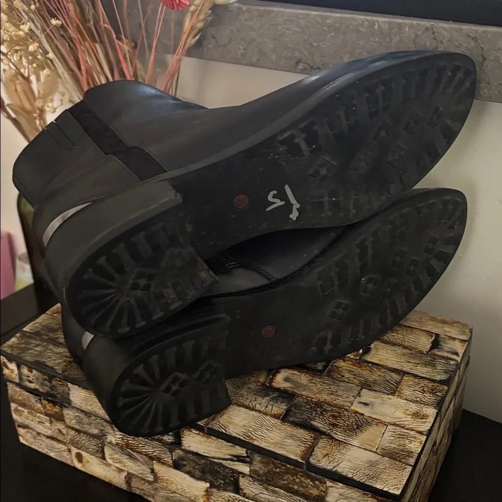 BLONDO (7W) AquaProtect Black Leather Ankle Booties Cowhair Waterproof Zipper - Picture 8 of 16